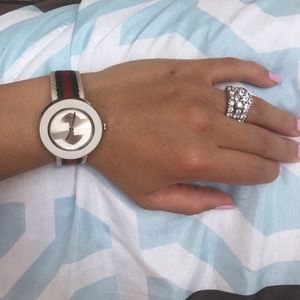 ✨NEW✨ Authentic Gucci green red GG watch Timepiece